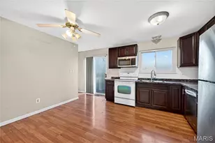 2715 Creekwood Manor Ln, Saint Louis, MO 63125 - Photo 15