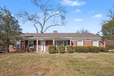 945 Warwick Lane, Ballwin, MO 63011 - Photo 1