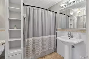 13290 Kenroyal Dr, Saint Louis, MO 63131 - Photo 29