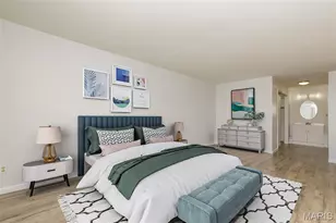 585 Coeur de Royale Dr, Creve Coeur, MO 63141 - Photo 5