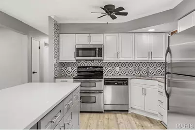 5439 Valleyside Lane, Saint Louis, MO 63128 - Photo 9