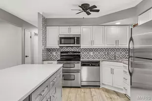 5439 Valleyside Ln, Saint Louis, MO 63128 - Photo 9