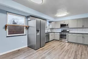 934 Silverstone Dr, Saint Charles, MO 63303 - Photo 7