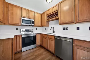 2018 Village Glen Dr, Wentzville, MO 63385 - Photo 5