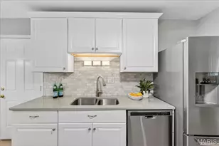 1254 Bonheur Dr, Saint Louis, MO 63146 - Photo 11