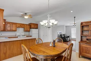 559 Winter Garden Dr, Fenton, MO 63026 - Photo 5