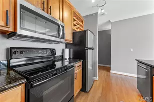 2706 Mcknight Crossing Ct, Saint Louis, MO 63124 - Photo 7