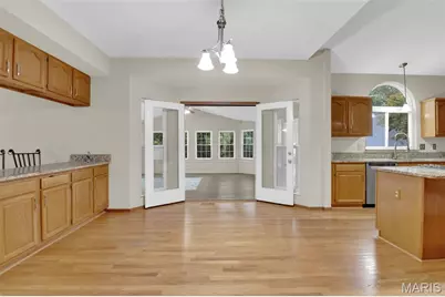 16015 Canterbury Estates Drive, Ellisville, MO 63021 - Photo 9