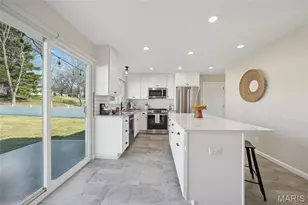 12381 Merrick Dr, Saint Louis, MO 63146 - Photo 11