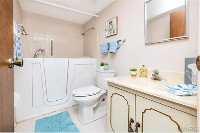 539 Coeur De Royale Drive #307, Creve Coeur, MO 63141 - Photo 19