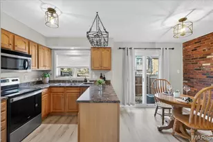 1105 Rue La Ville Walk, Creve Coeur, MO 63141 - Photo 5