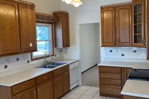 15623 Cedarmill Dr, Chesterfield, MO 63017 - Photo 7