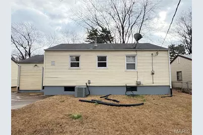 1060 Loekes Drive, Florissant, MO 63031 - Photo 11