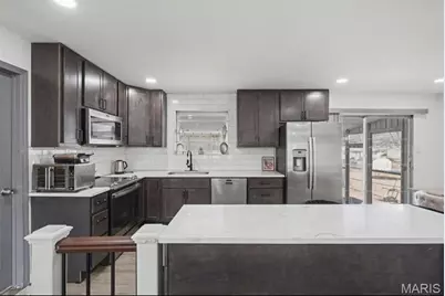 915 Shamrock Drive, Hazelwood, MO 63042 - Photo 7