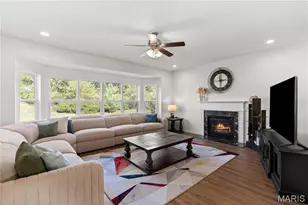 1389 Red Oak Plantation Dr, Ballwin, MO 63021 - Photo 9