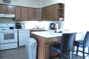 7609 Hazelcrest Dr, Hazelwood, MO 63042 - Photo 7