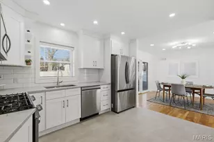 411 Tanglewood Dr, Saint Louis, MO 63124 - Photo 7