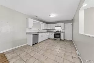 258 Palm Dr, Hazelwood, MO 63042 - Photo 9