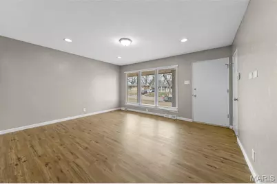 258 Palm Drive, Hazelwood, MO 63042 - Photo 7