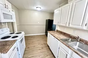 10554 St Michael Ln, Saint Ann, MO 63074 - Photo 7