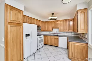 705 Vendome Ln, Manchester, MO 63011 - Photo 9