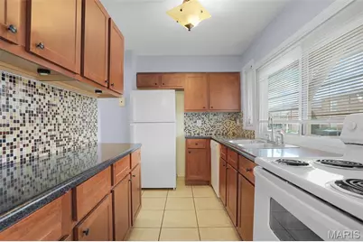 4278 Chateau De Ville #D, Saint Louis, MO 63129 - Photo 5