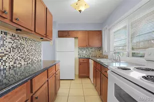 4278 Chateau De Ville, Saint Louis, MO 63129 - Photo 5