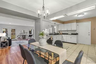 10132 Shapfield Ln, Affton, MO 63123 - Photo 9