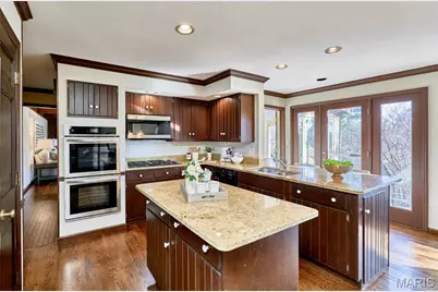 1652 Featherstone Drive, Town and Country, MO 63131 - Photo 15