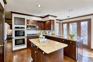 1652 Featherstone Dr, Town and Country, MO 63131 - Photo 15