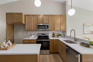 29 Salsibury Ct, Lake Saint Louis, MO 63367 - Photo 9