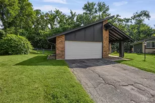 1284 Kew Gardens Dr, Florissant, MO 63031 - Photo 3