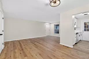 4392 Chateau De Ville Dr, Saint Louis, MO 63129 - Photo 13