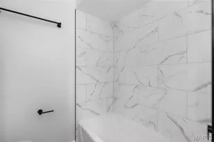 4392 Chateau De Ville Dr, Saint Louis, MO 63129 - Photo 15