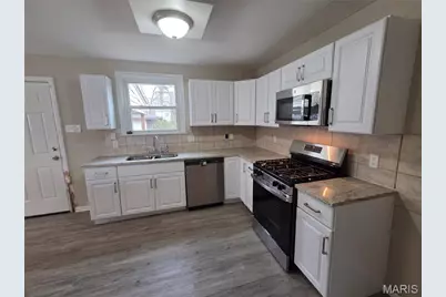 945 Edgehill Drive, Ferguson, MO 63135 - Photo 9