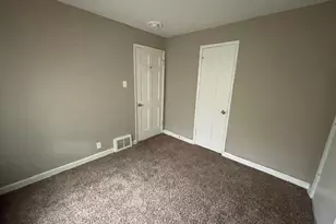 1120 Grenshaw Dr, Bellefontaine Neighbors, MO 63137 - Photo 9