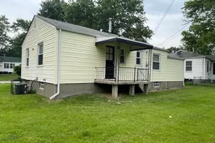 1120 Grenshaw Dr, Bellefontaine Neighbors, MO 63137 - Photo 3