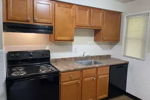 1120 Grenshaw Dr, Bellefontaine Neighbors, MO 63137 - Photo 7