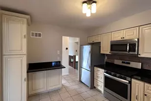 7231 Briarview Dr, Saint Louis, MO 63123 - Photo 9