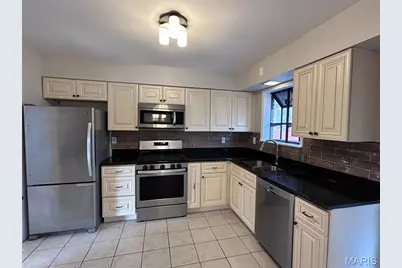 7231 Briarview Drive, Saint Louis, MO 63123 - Photo 7