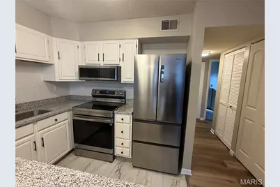 13815 Amiot Drive, Maryland Heights, MO 63146 - Photo 33