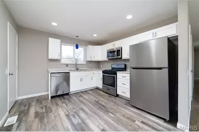 700 Sherwood Drive, Florissant, MO 63031 - Photo 9