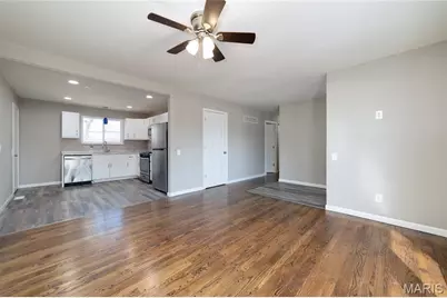 700 Sherwood Drive, Florissant, MO 63031 - Photo 7