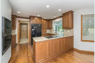 384 Greentrails Drive, Chesterfield, MO 63017 - Photo 7