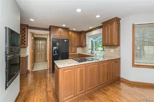 384 Greentrails Dr, Chesterfield, MO 63017 - Photo 7