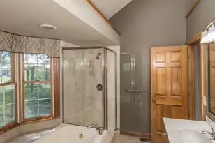 384 Greentrails Dr, Chesterfield, MO 63017 - Photo 13