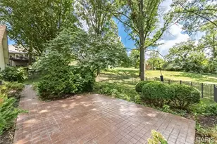 384 Greentrails Dr, Chesterfield, MO 63017 - Photo 27