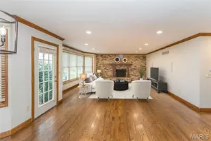 384 Greentrails Dr, Chesterfield, MO 63017 - Photo 9