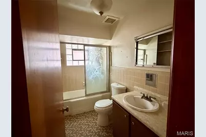 9421 Dickerson Drive, Jennings, MO 63136 - Photo 7