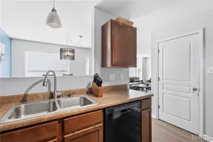 422 Parkgate Dr, Lake Saint Louis, MO 63367 - Photo 7